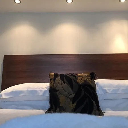 Rusland Pool 3* Bouth