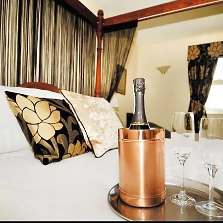 Rusland Pool Hotel 3*