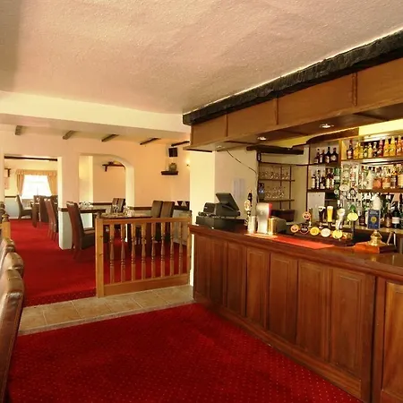 Rusland Pool 3* Bouth